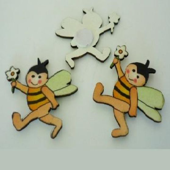 ABELHA COM FLOR BRANCA